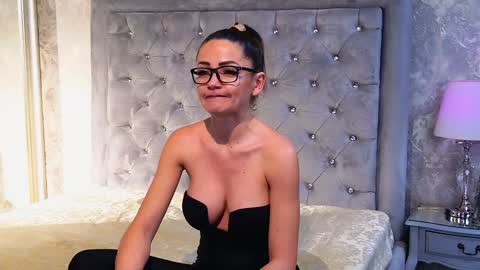 Donna online show from 12/30/24, 01:04