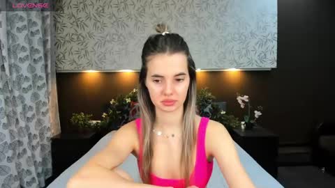 Snapshot of donnaaa_evans chatting on 12/20/24, 01:14 Donna On GMT2 Mon-Fri 3-9 AM online show from 12/20/24, 01:14