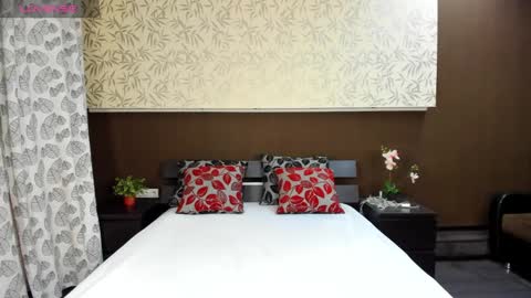 Snapshot of donnaaa_evans chatting on 01/06/25, 11:52 Donna On GMT2 Mon-Fri 3-9 AM online show from 01/06/25, 11:52