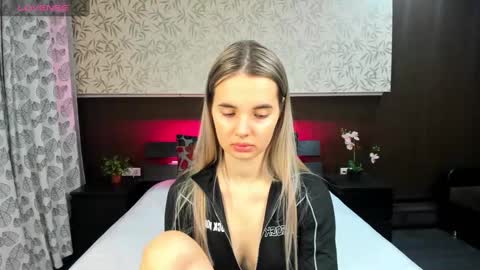 Snapshot of donnaaa_evans chatting on 02/05/25, 12:10 Donna On GMT2 Mon-Fri 3-9 AM online show from 02/05/25, 12:10