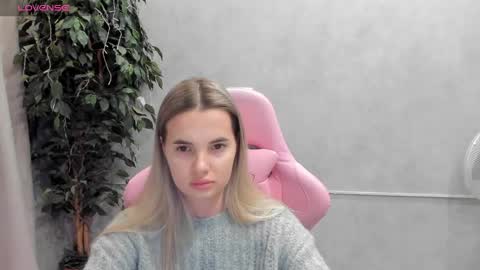 Snapshot of donnaaa_evans chatting on 02/24/25, 12:09 Donna On GMT2 Mon-Fri 3-9 AM online show from 02/24/25, 12:09