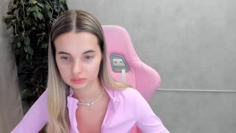 Snapshot of donnaaa_evans chatting on 02/26/25, 03:21 Donna On GMT2 Mon-Fri 3-9 AM online show from 02/26/25, 03:21