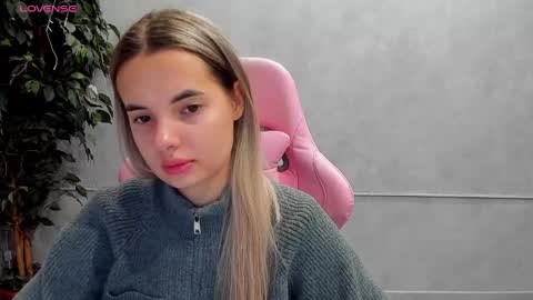 Snapshot of donnaaa_evans chatting on 03/11/25, 12:00 Donna On GMT2 Mon-Fri 3-9 AM online show from 03/11/25, 12:00