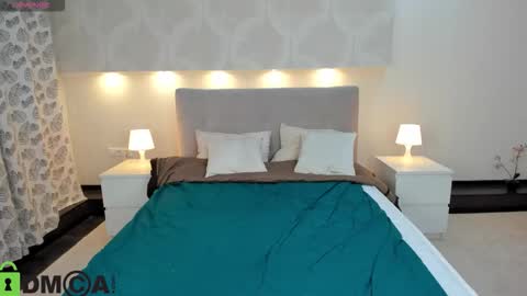 Snapshot of donnaaa_evans chatting on 09/15/25, 12:32 Donna On GMT2 Mon-Fri 3-9 AM online show from 09/15/25, 12:32