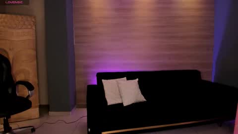  Donna Stonne  online show from 10/28/25, 04:16