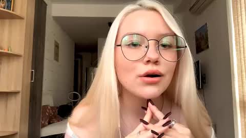 Snapshot of donnettakeblish chatting on 10/19/25, 12:39 Stella online show from 10/19/25, 12:39