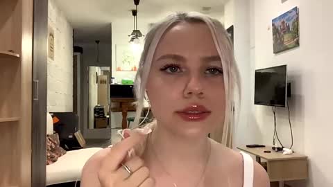 Snapshot of donnettakeblish chatting on 10/29/25, 04:09 Stella online show from 10/29/25, 04:09