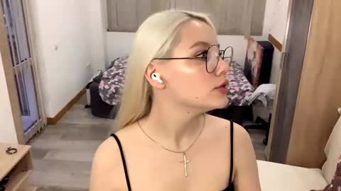 Snapshot of donnettakeblish chatting on 11/01/25, 02:19 Stella online show from 11/01/25, 02:19