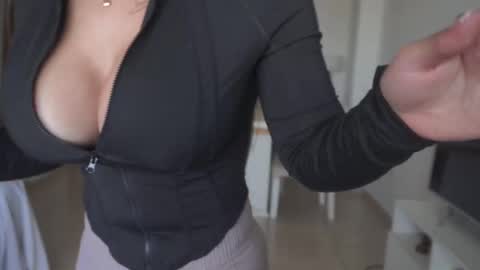 Donatella online show from 10/21/25, 11:55