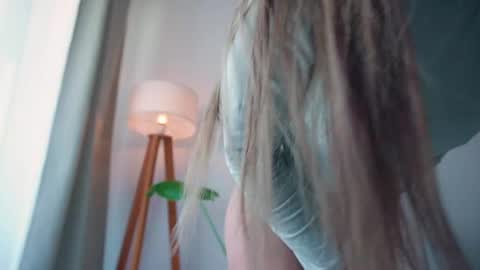 Snapshot of donnna19 chatting on 05/11/26, 12:11 Donatella online show from 05/11/26, 12:11