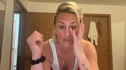 Snapshot of dontbefoolish chatting on 11/10/25, 01:15 dontbefoolish online show from 11/10/25, 01:15