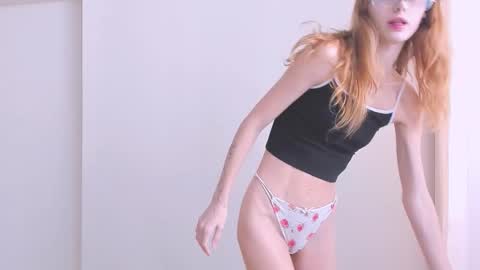 Snapshot of donteatcats_ chatting on 11/01/25, 08:38 Sam online show from 11/01/25, 08:38