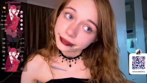 Snapshot of dontoke_ chatting on 11/20/25, 08:52 Nicole online show from 11/20/25, 08:52