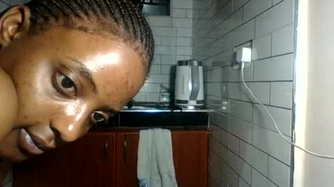 dora05191 online show from 09/28/25, 11:32