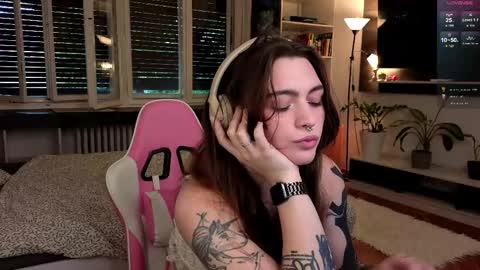 Snapshot of dorfmatratze_ chatting on 06/08/26, 04:57 Alice online show from 06/08/26, 04:57