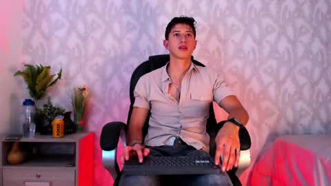 Snapshot of dorian_mystery chatting on 12/12/24, 07:08 dorian_mystery online show from 12/12/24, 07:08