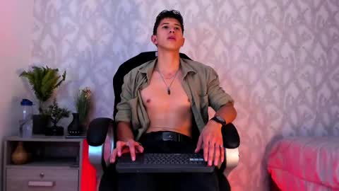 Snapshot of dorian_mystery chatting on 12/17/24, 04:34 dorian_mystery online show from 12/17/24, 04:34