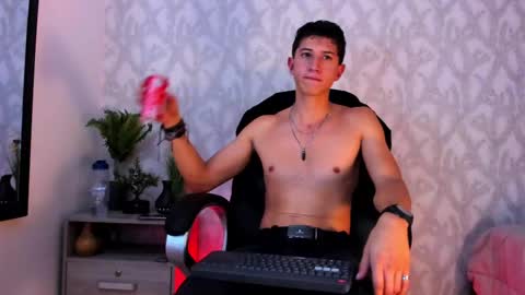 Snapshot of dorian_mystery chatting on 12/17/24, 07:40 dorian_mystery online show from 12/17/24, 07:40