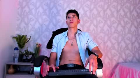 Snapshot of dorian_mystery chatting on 12/20/24, 07:12 dorian_mystery online show from 12/20/24, 07:12