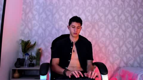 Snapshot of dorian_mystery chatting on 12/28/24, 11:19 dorian_mystery online show from 12/28/24, 11:19