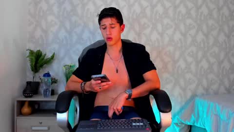 Snapshot of dorian_mystery chatting on 01/18/25, 08:31 dorian_mystery online show from 01/18/25, 08:31