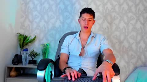 Snapshot of dorian_mystery chatting on 01/29/25, 04:47 dorian_mystery online show from 01/29/25, 04:47