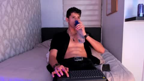 Snapshot of dorian_mystery chatting on 02/14/25, 03:22 dorian_mystery online show from 02/14/25, 03:22