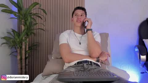 Snapshot of dorian_mystery chatting on 09/28/25, 11:54 dorian_mystery online show from 09/28/25, 11:54