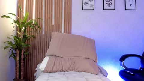 Snapshot of dorian_mystery chatting on 10/18/25, 08:20 dorian_mystery online show from 10/18/25, 08:20