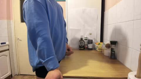 Snapshot of doriancretu95 chatting on 12/12/24, 06:14 menu below online show from 12/12/24, 06:14