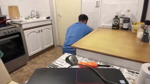 Snapshot of doriancretu95 chatting on 12/13/24, 10:45 menu below online show from 12/13/24, 10:45