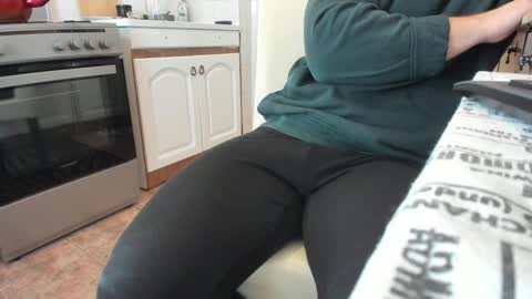 Snapshot of doriancretu95 chatting on 12/17/24, 09:07 menu below online show from 12/17/24, 09:07