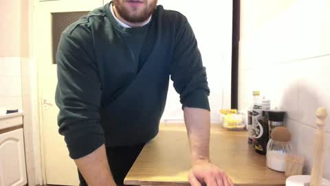 Snapshot of doriancretu95 chatting on 12/18/24, 10:13 menu below online show from 12/18/24, 10:13