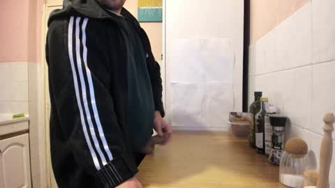 Snapshot of doriancretu95 chatting on 01/24/25, 10:43 menu below online show from 01/24/25, 10:43