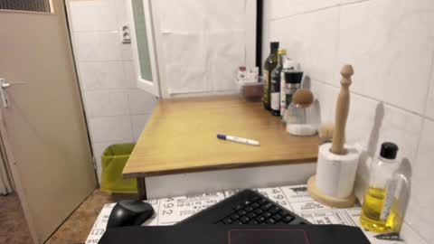 Snapshot of doriancretu95 chatting on 01/27/25, 07:35 menu below online show from 01/27/25, 07:35