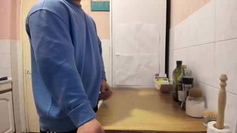 Snapshot of doriancretu95 chatting on 02/15/25, 07:06 menu below online show from 02/15/25, 07:06