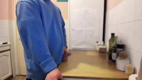 Snapshot of doriancretu95 chatting on 02/18/25, 09:42 menu below online show from 02/18/25, 09:42