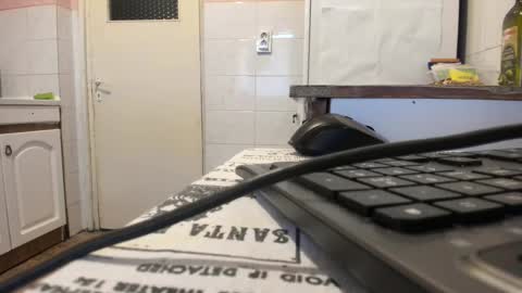 Snapshot of doriancretu95 chatting on 03/11/25, 05:05 menu below online show from 03/11/25, 05:05