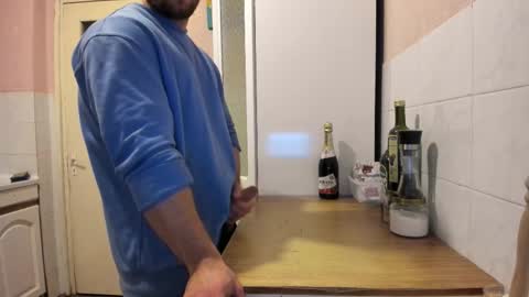 Snapshot of doriancretu95 chatting on 11/12/25, 08:30 menu below online show from 11/12/25, 08:30