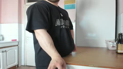 Snapshot of doriancretu95 chatting on 05/04/26, 02:24 menu below online show from 05/04/26, 02:24