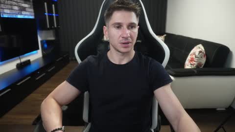 Snapshot of dorianreyes chatting on 12/17/24, 11:27 Dorian Reyes online show from 12/17/24, 11:27