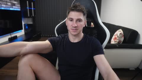 Snapshot of dorianreyes chatting on 12/18/24, 02:32 Dorian Reyes online show from 12/18/24, 02:32