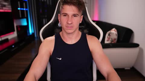 Snapshot of dorianreyes chatting on 10/04/25, 10:30 Dorian Reyes online show from 10/04/25, 10:30