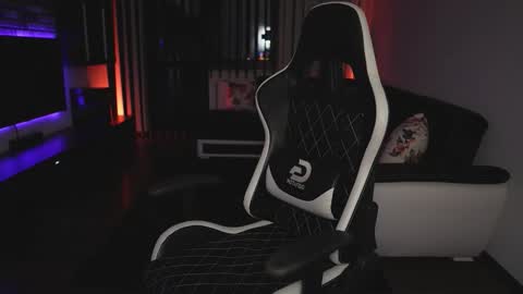 Dorian Reyes online show from 11/24/25, 02:11