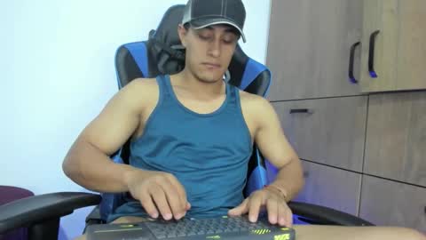 dorman_boy online show from 12/23/25, 03:48