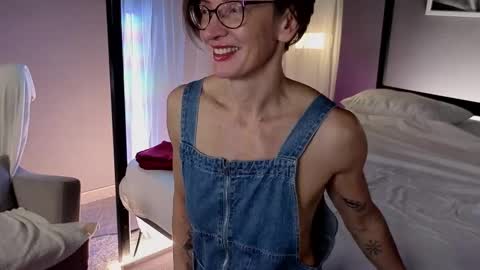 Dorothy Next stream on Monday at 3am-9am online show from 10/14/25, 08:53