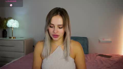 Snapshot of dorretangel chatting on 09/25/25, 11:36 Amy online show from 09/25/25, 11:36