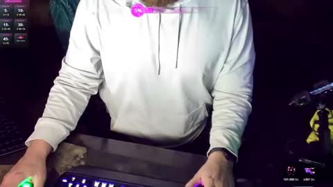 Snapshot of dotyoureyezez chatting on 12/10/24, 06:33 DotYourEyezez online show from 12/10/24, 06:33