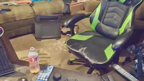 Snapshot of dotyoureyezez chatting on 12/12/24, 12:33 DotYourEyezez online show from 12/12/24, 12:33