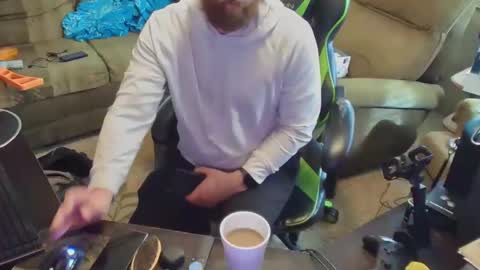 Snapshot of dotyoureyezez chatting on 12/12/24, 06:42 DotYourEyezez online show from 12/12/24, 06:42